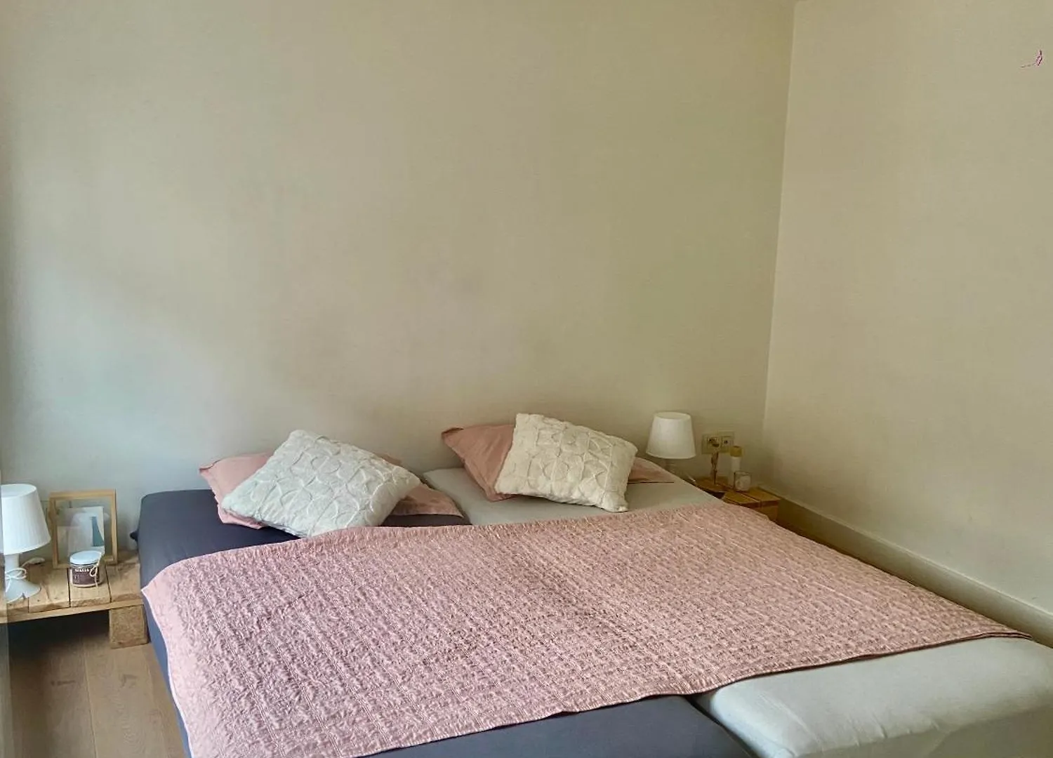 Room In Modern House Gand